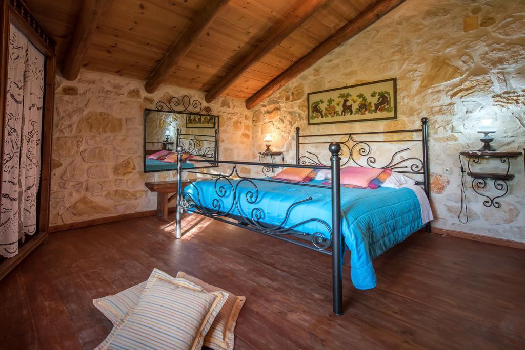 Maison d'hôtes Ktima Kourou à Plános Chambre photo
